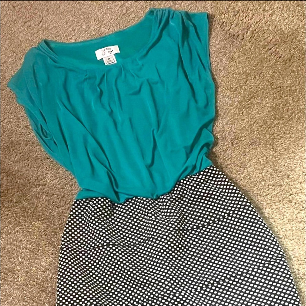 Really cute work/professional dress.